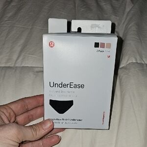 Lululemon Nwts Underease HR Bikini Underwear. 3 Pack! BLK/PCLY/SCTL!! Medium!